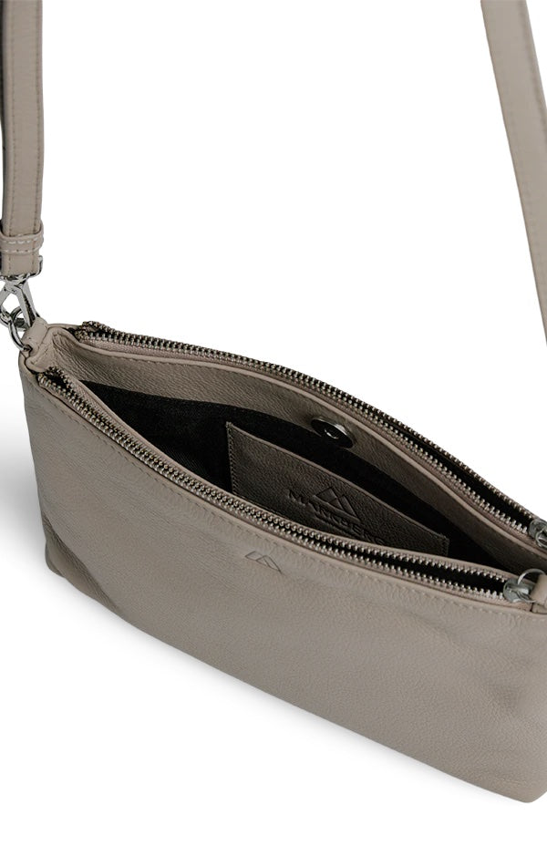 MikalaMBG Crossbody bag. White sand. Leather. Markberg