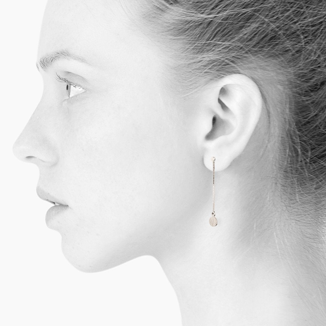 Spot earrings with chain pendant. Silver. Scherning Copenhagen
