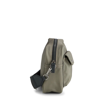 DarlaMBG Umhängetasche, wasserabweisend. Mittelgroß. Unisex. Olivgrün. 100 % recyceltes Polyester. Markberg