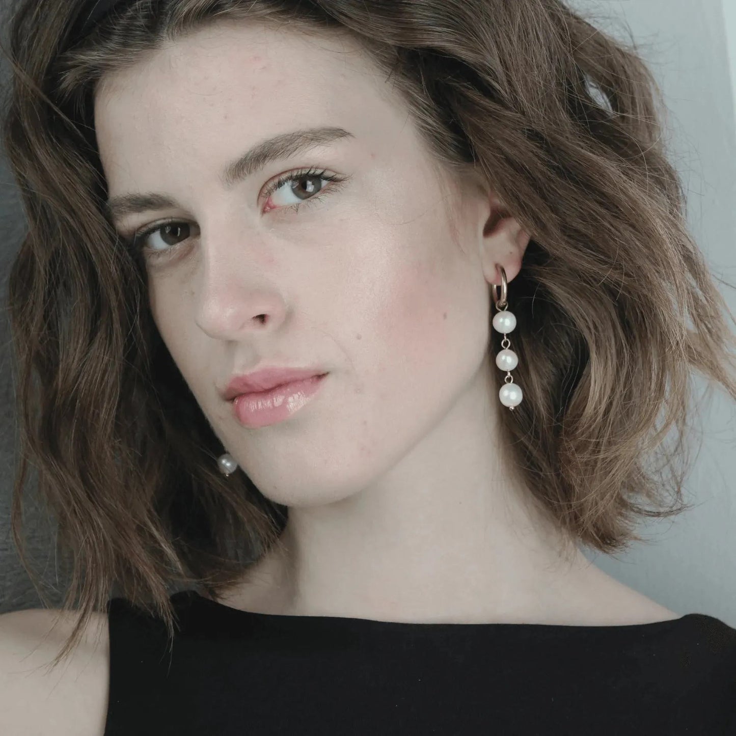 Joy Long Pearl Chain øreringe. 18K guld plating. Dansk Copenhagen