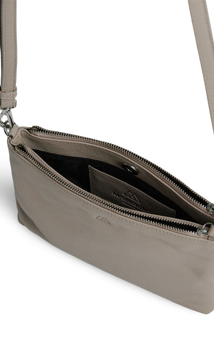 MikalaMBG Crossbody bag. White sand. Leather. Markberg