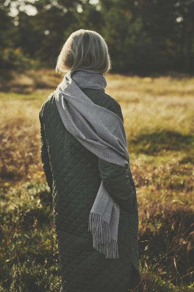 Halstørklæde i uld. Til mænd og kvinder. Grå. Silkeborg Uldspinderi