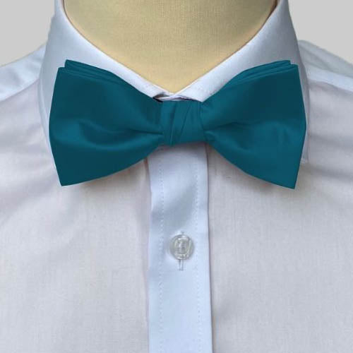 Trendy bow tie with matching decorative cloth. Green Petrol. Connexion Tie
