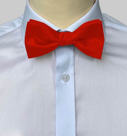 Plain bow tie with decorative cloth. Real red. Connexion Tie