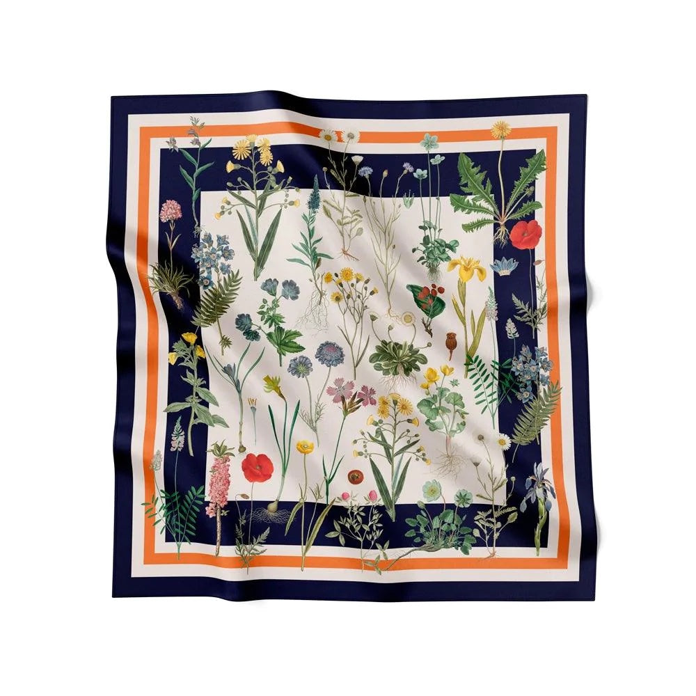 Flower Field silketørklæde. 100% silke.Hvid, orange, navy blå. Flora Danica Denmark